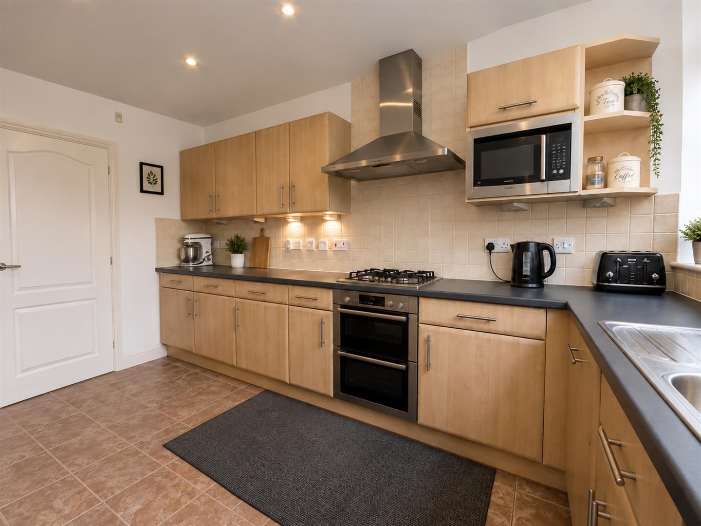 3 bed property in Darwin Close, Milton Keynes